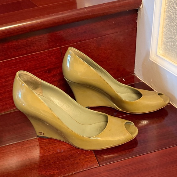 Gucci Mustard Peep-Toe Heels - Picture 2 of 3